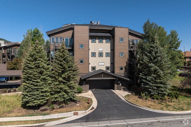 Building Entrance - Crestview Condominiums