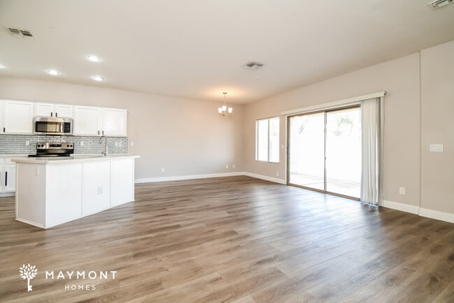 Photo - 926 E Madeline Dr