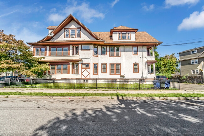 Building Photo - 2679 Fairfield Ave Unit #2 Rental