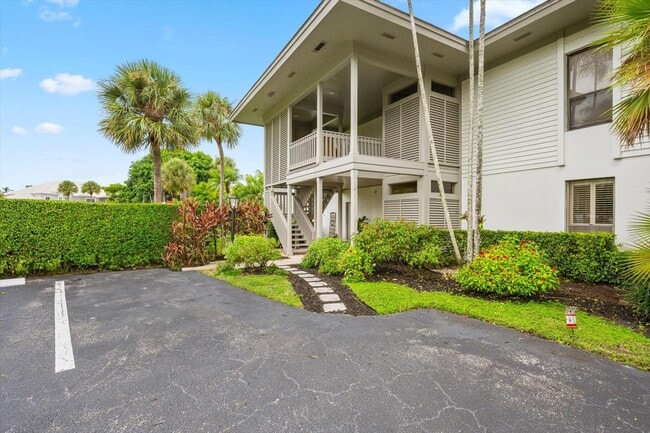 Photo - 11842 Pebblewood Dr Unit 201