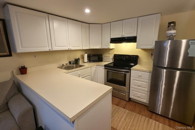 Building Photo - 41 Elizabeth Way