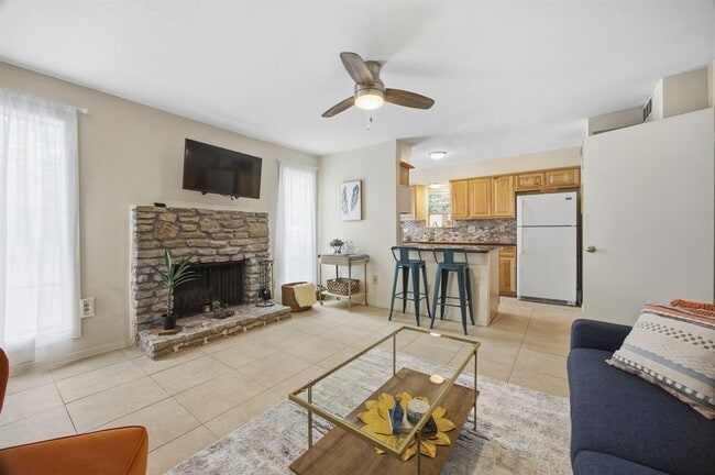 Photo - 104 W 35th St Unit 2