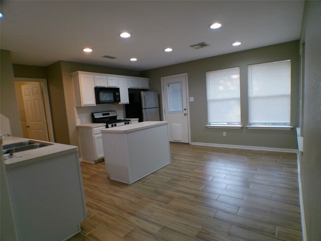 Photo - 35 Windswept Oaks Pl