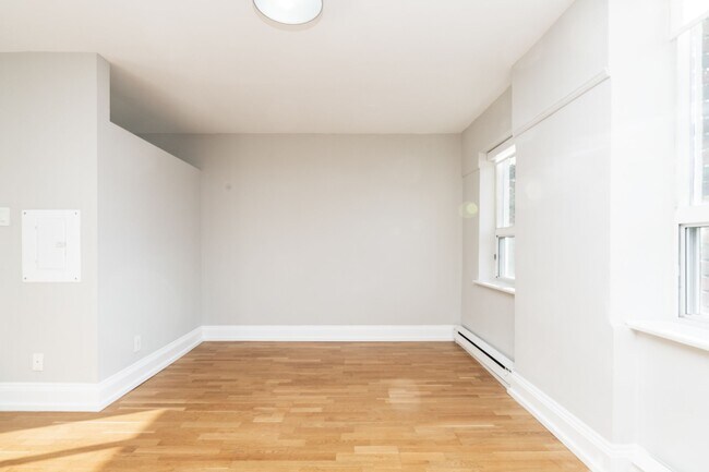 Photo - 110 Oriole Pkwy Unité 202