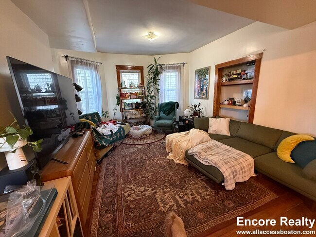 Photo - 346 Faneuil St Unit 2