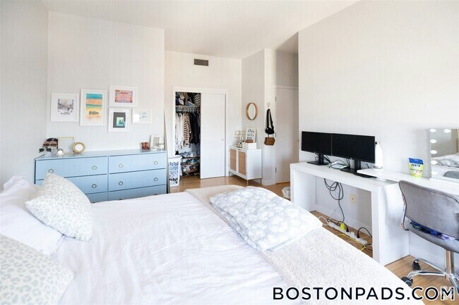 Building Photo - 1661 Washington St Rental