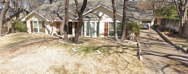 5803 Thoreau Ln