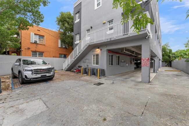 Photo - 1421 SW 3rd St Apartment Unit 206