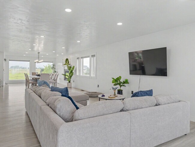 Photo - Spacious Furnished Home with Mountain Views and Room to Enjoy