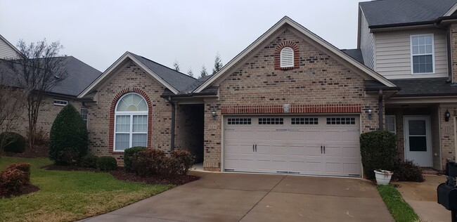 Photo - 315 St Nicholas Trl