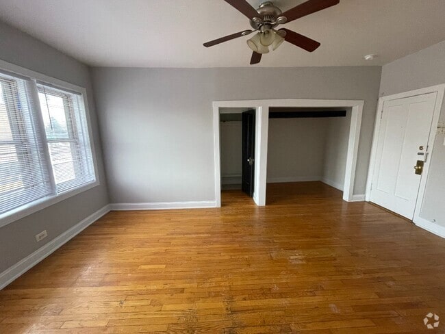 Building Photo - 4354 N Elston Ave Unit 4354-201 Rental