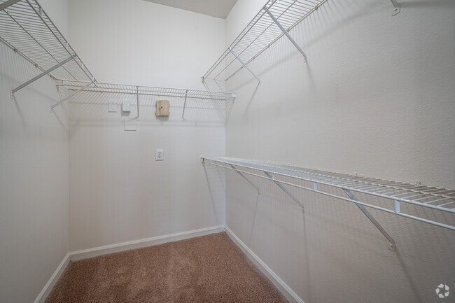 1BR, 1BA - 802SF