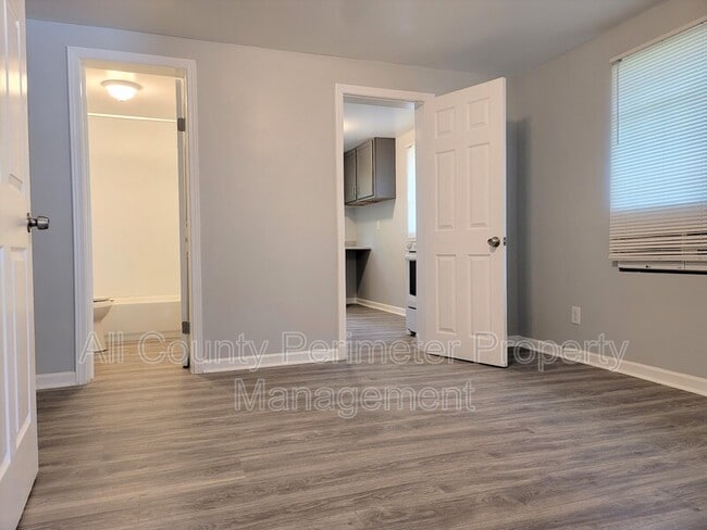 Photo - 2349 Mason St