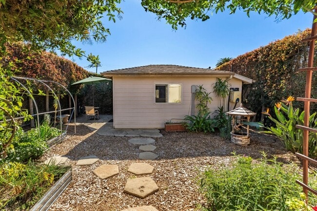 Photo - 4593 Hollister Ave