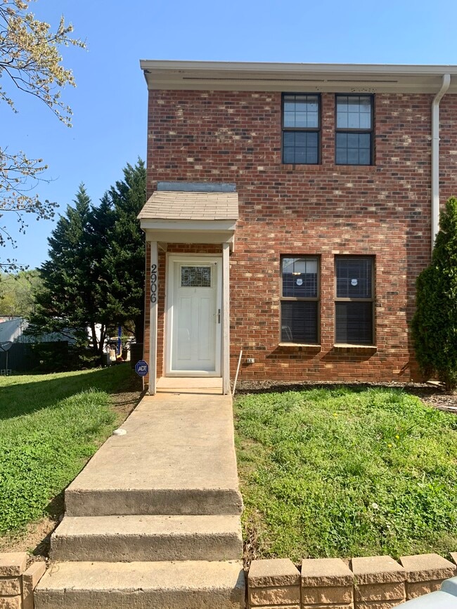 Building Photo - 2906 Old Mill Stream Ct Rental