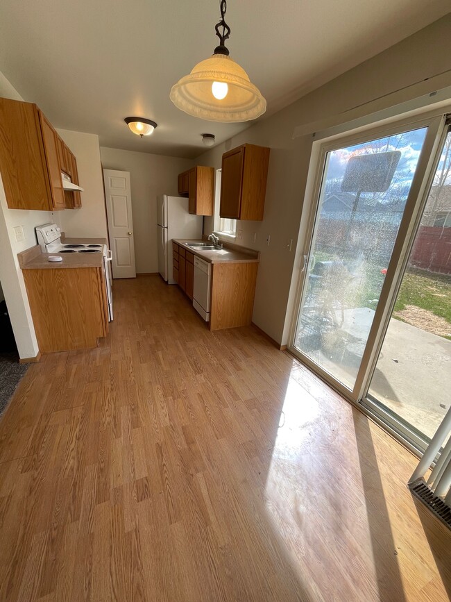 Photo - 425 W Shore Dr