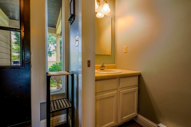 Photo - 1612 W Olive St Unit 6