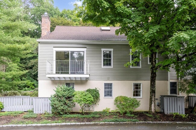 Photo - 24 Millbrook Hollow Ln