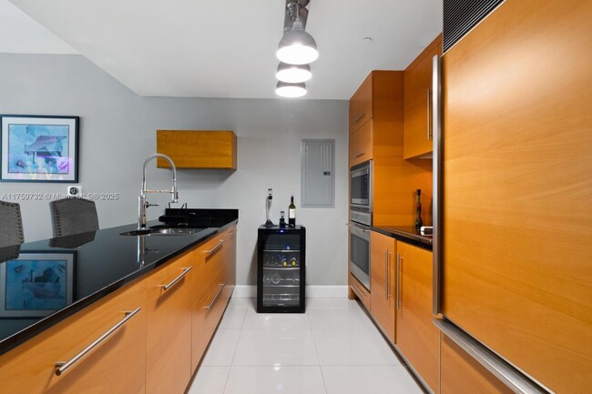 Building Photo - 475 Brickell Ave Unit 5109 Rental