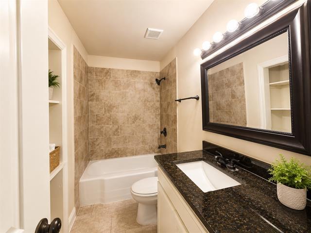 Photo - 633 Skelly St