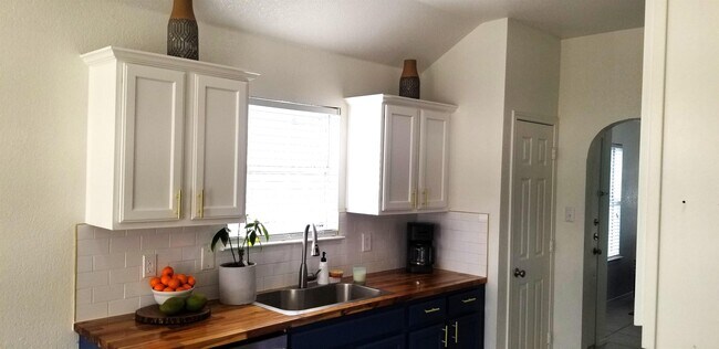 Photo - 2703 Blackburn Dr