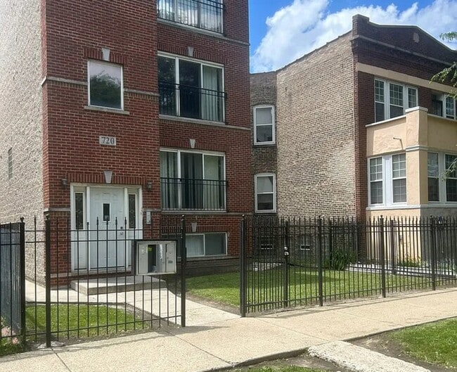 Building Photo - 720 N Central Park Ave Unit 1