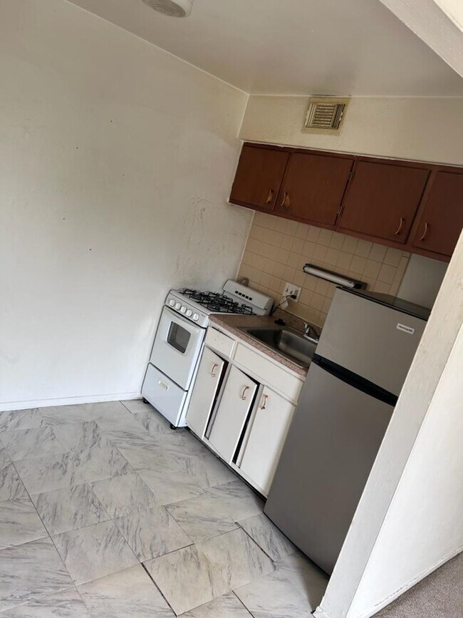 Photo - 2520 Telegraph Rd Unit 2520 - D