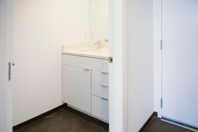 Photo - 4100-4112 Commerce