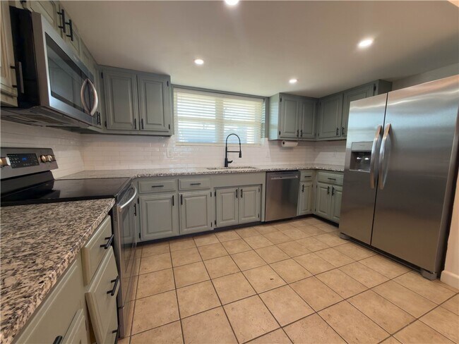 Photo - 2713 W Fir St