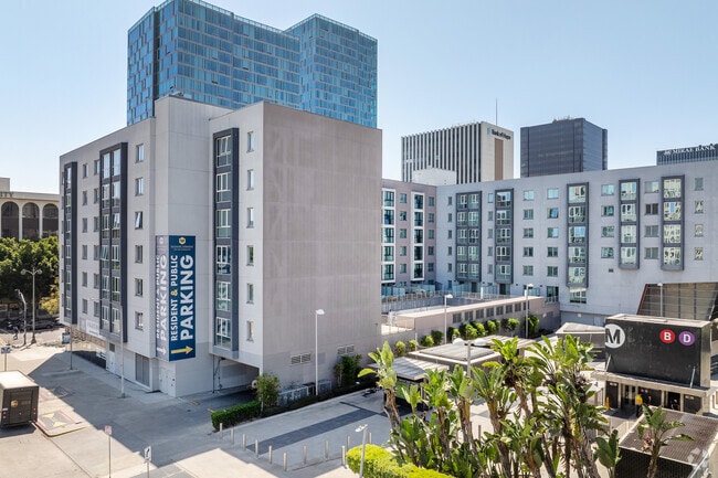 Photo - Wilshire Vermont