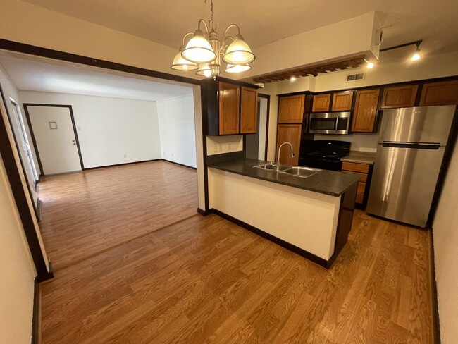 5808 Sandhurst Ln Unit 5808 Sandhurst Unit D