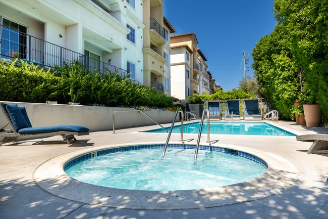Le Blanc Apartments