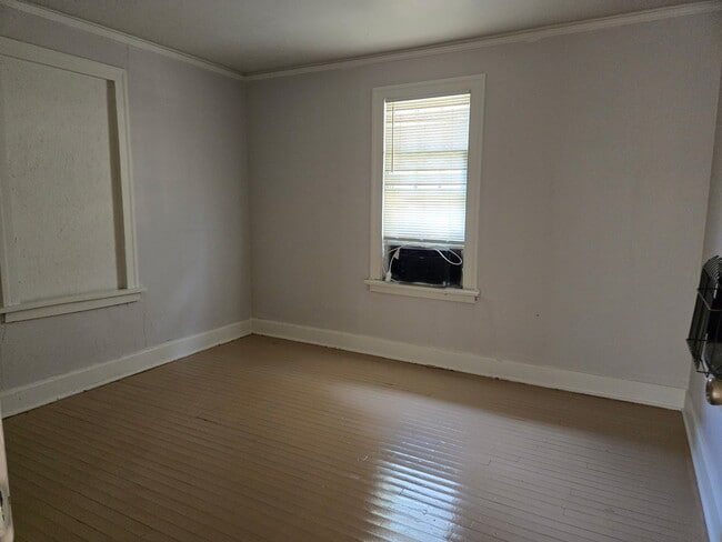 Photo - 706 W 16th St