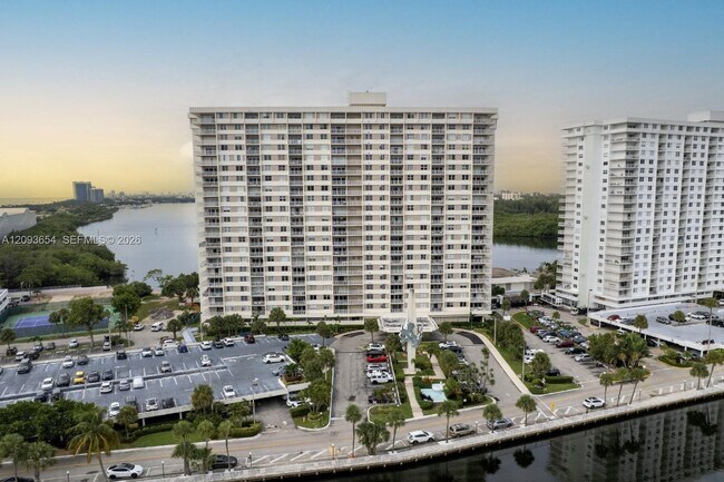 Photo - 300 Bayview Dr Unit 701