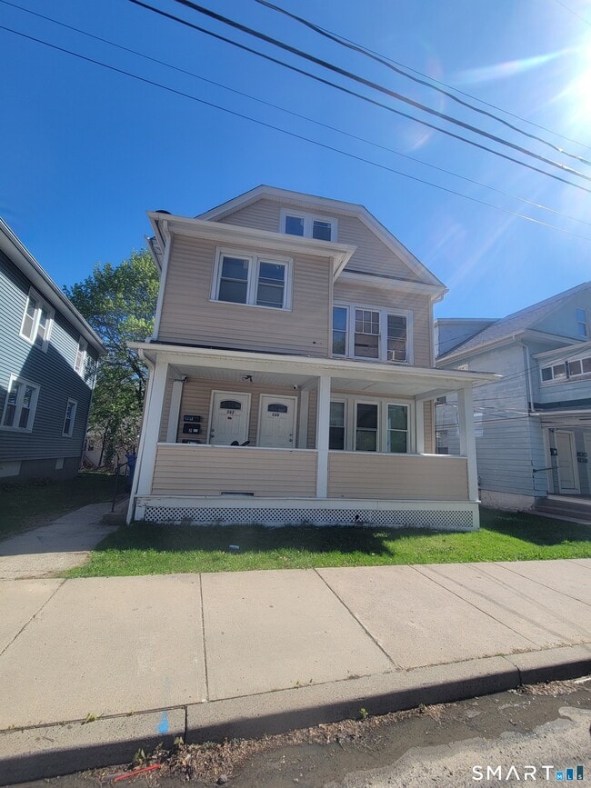Building Photo - 260 Pine St Unit 3