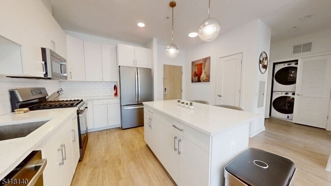 Photo - 1181 Morris Ave Unidad 208