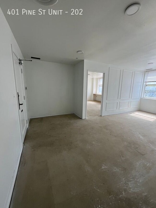 Building Photo - 401 Pine St Unit 202
