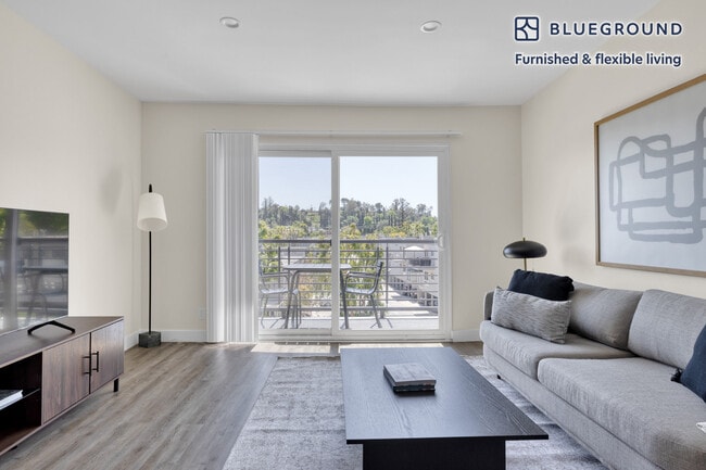 Building Photo - 22111 Calvert St Rental