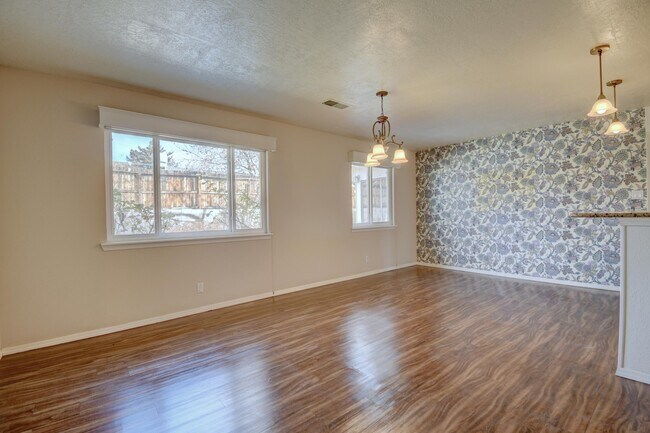 Photo - 5316 Van Christopher Dr NE