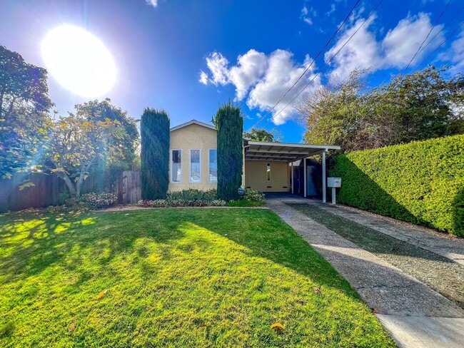 Building Photo - Renovated Two Bedroom Napa House