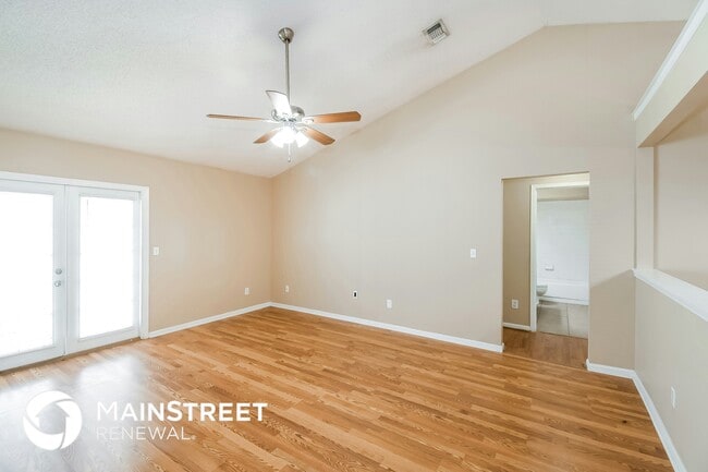 Photo - 1859 MacKenzie Ct N