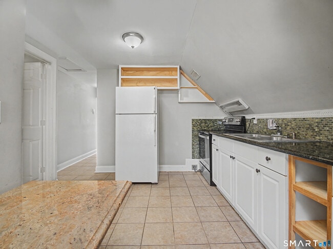 Photo - 1440 Wood Ave Unit 3rd Floor