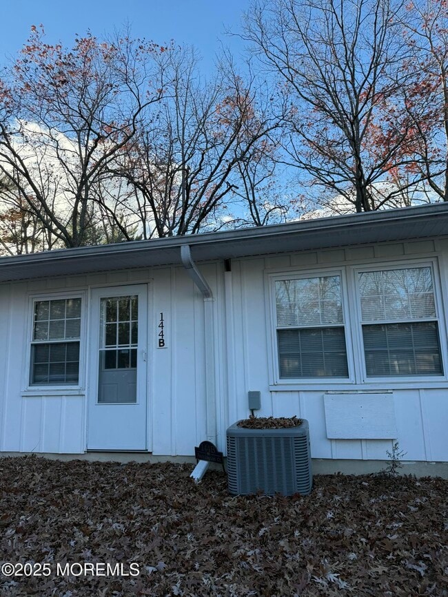 Building Photo - 144B Farrington Ct