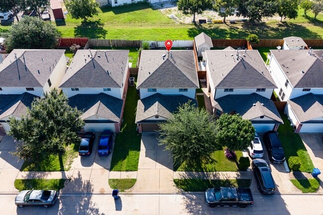 Photo - 5703 Basswood Dale Dr