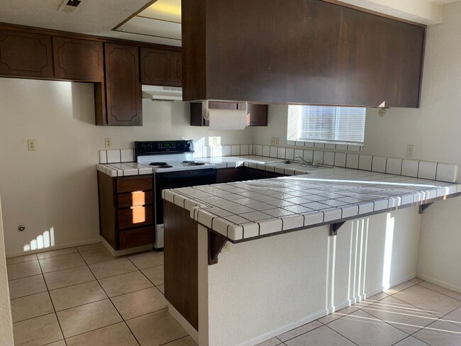 Building Photo - MON390 Unit 1