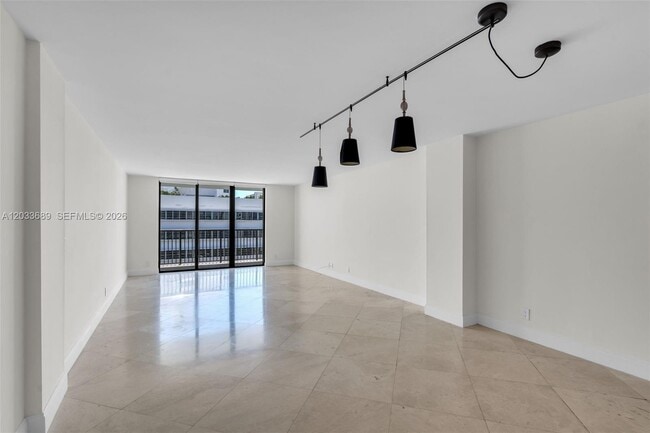 Photo - 1800 Collins Ave Unidad 10F