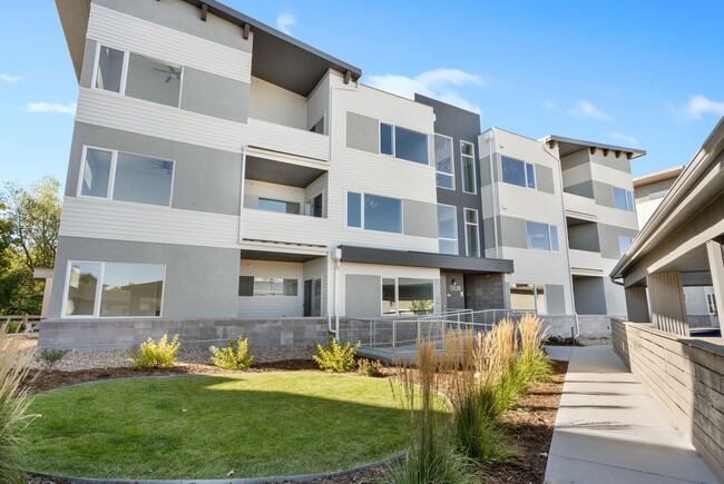 Luxury 2Bd/2Ba Corner Condo in Louisville - Luxury 2Bd/2Ba Corner Condo in Louisville