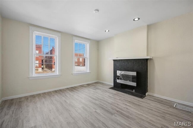 Photo - 816 McLaran Ave