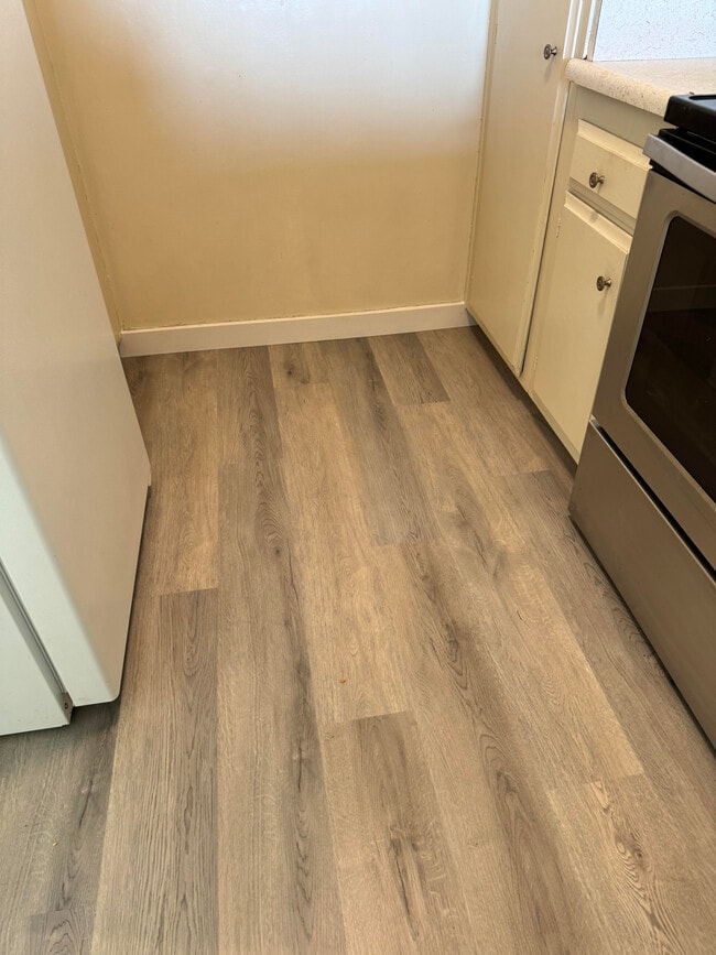 Photo - 1187 E 3rd St Unit 204