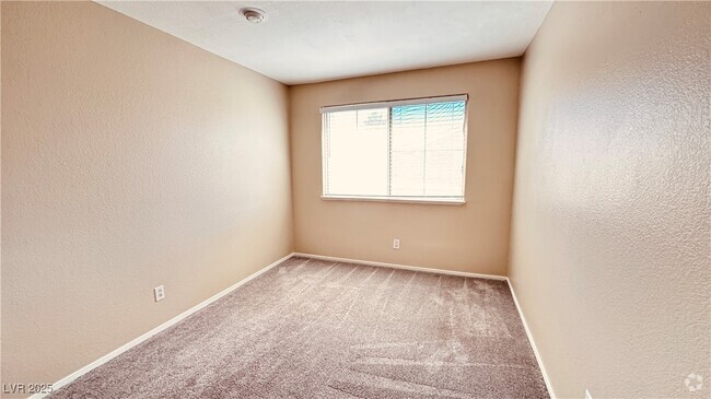 Building Photo - 722 Peregrine Falcon St Rental